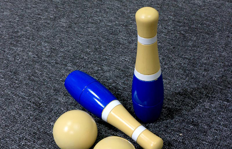 Bringing out small toys for children is 100 times more fragrant than a phone—— Wooden Bowling Ball